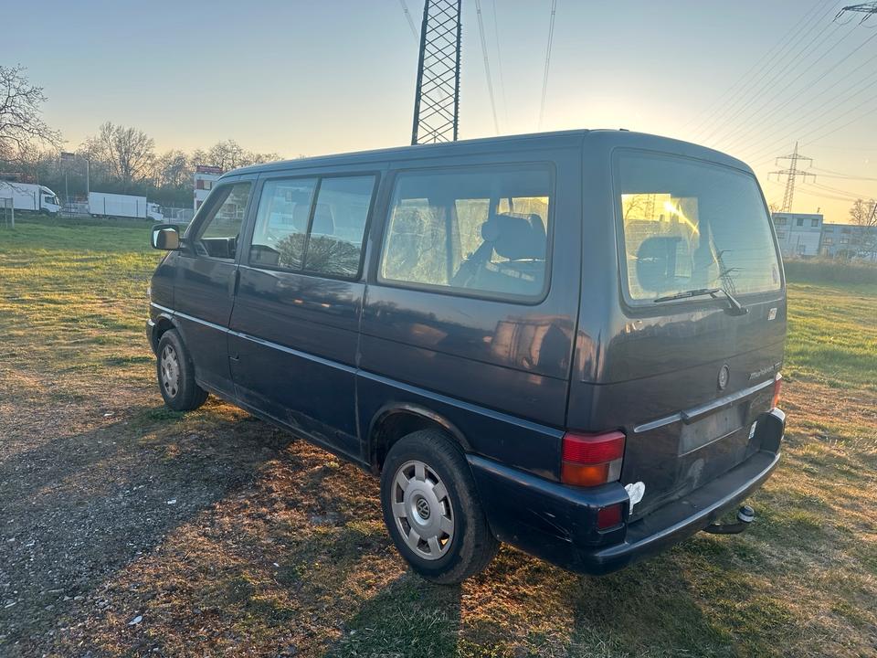 VW T4 Multivan 2.5 TDI пробіг: 603047 рік: März 1996 Diesel потужність:102 PS коробка: Manuell ціна: 2450 - Фото 3