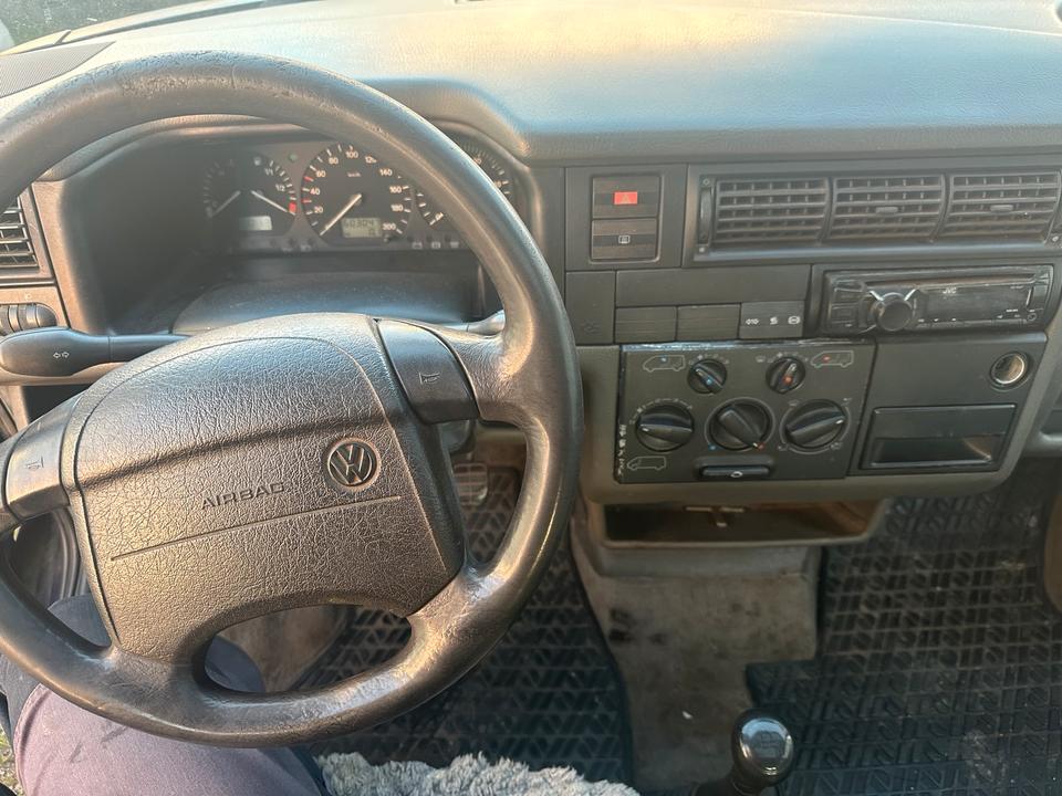 VW T4 Multivan 2.5 TDI пробіг: 603047 рік: März 1996 Diesel потужність:102 PS коробка: Manuell ціна: 2450 - Фото 5