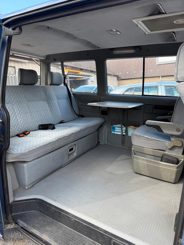 Volkswagen T4 Multivan пробіг: 464000 рік: Dezember 1994 Diesel потужність:68 PS коробка: Manuell ціна: 3500 - Фото 1