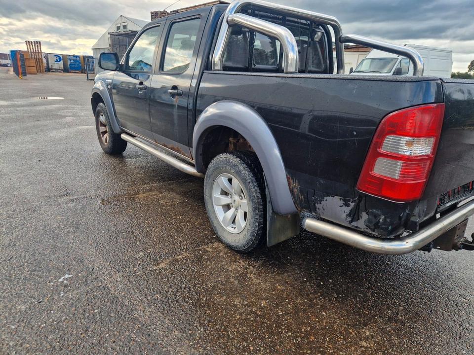 Ford Ranger Doppelkabine 4X4 XL пробіг: 196800 рік: September 2007 Diesel потужність:143 PS коробка: Manuell ціна: 3999 - Фото 4