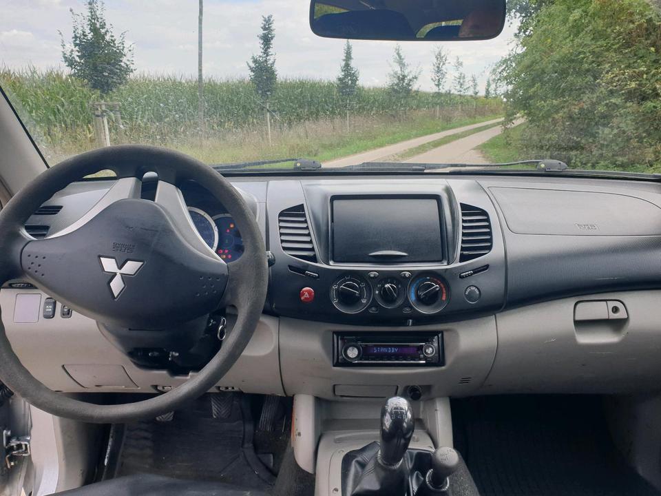 Mitsubishi L200 4x4 пробіг: 308000 рік: Mai 2007 Diesel потужність:130 PS коробка: Manuell ціна: 4250 - Фото 15