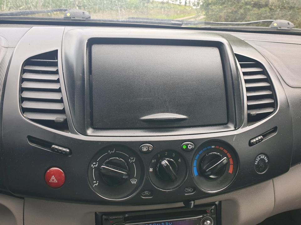 Mitsubishi L200 4x4 пробіг: 308000 рік: Mai 2007 Diesel потужність:130 PS коробка: Manuell ціна: 4250 - Фото 17