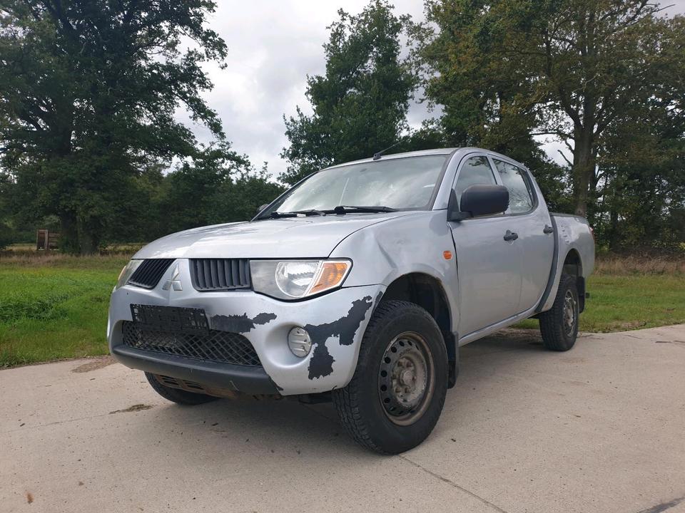 Mitsubishi L200 4x4 пробіг: 308000 рік: Mai 2007 Diesel потужність:130 PS коробка: Manuell ціна: 4250 - Фото 3