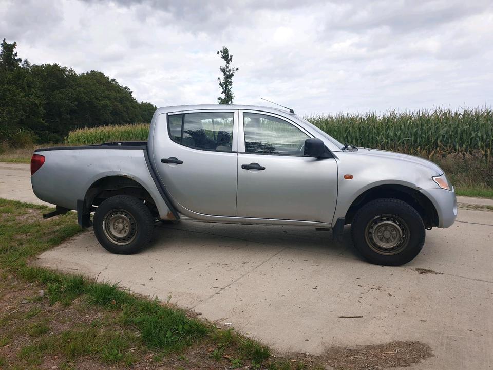 Mitsubishi L200 4x4 пробіг: 308000 рік: Mai 2007 Diesel потужність:130 PS коробка: Manuell ціна: 4250 - Фото 5