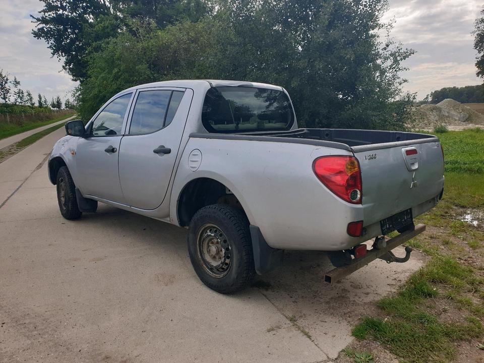 Mitsubishi L200 4x4 пробіг: 308000 рік: Mai 2007 Diesel потужність:130 PS коробка: Manuell ціна: 4250 - Фото 7