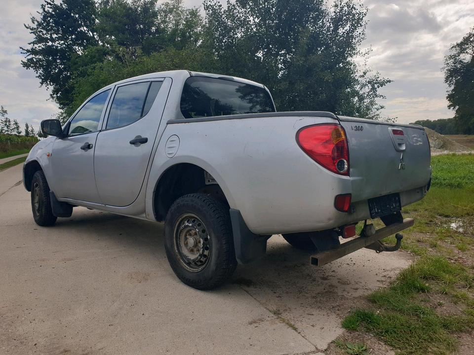 Mitsubishi L200 4x4 пробіг: 308000 рік: Mai 2007 Diesel потужність:130 PS коробка: Manuell ціна: 4250 - Фото 8