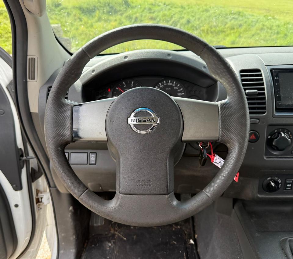 Nissan Navara Pick-Up KingCab 2.5 dCi 4x4 пробіг: 202000 рік: Februar 2006 Diesel потужність:174 PS коробка: Manuell ціна: 3250 - Фото 13