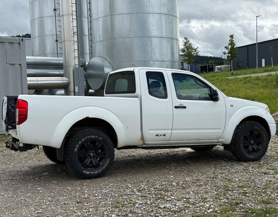 Nissan Navara Pick-Up KingCab 2.5 dCi 4x4 пробіг: 202000 рік: Februar 2006 Diesel потужність:174 PS коробка: Manuell ціна: 3250 - Фото 3