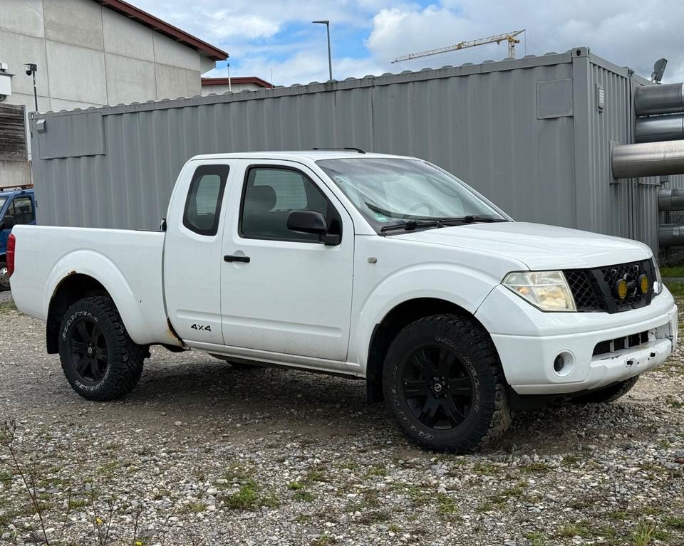 Nissan Navara Pick-Up KingCab 2.5 dCi 4x4 пробіг: 202000 рік: Februar 2006 Diesel потужність:174 PS коробка: Manuell ціна: 3250 - Фото 4