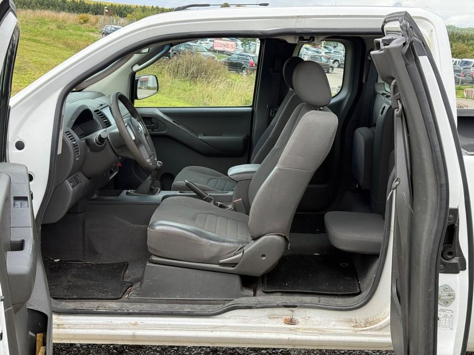 Nissan Navara Pick-Up KingCab 2.5 dCi 4x4 пробіг: 202000 рік: Februar 2006 Diesel потужність:174 PS коробка: Manuell ціна: 3250 - Фото 6