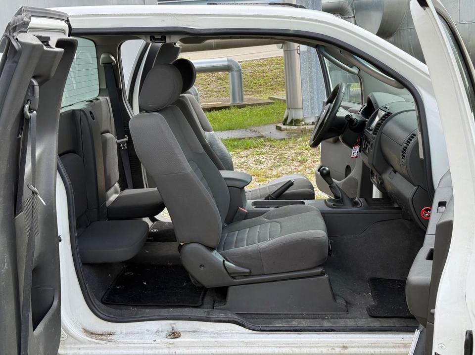 Nissan Navara Pick-Up KingCab 2.5 dCi 4x4 пробіг: 202000 рік: Februar 2006 Diesel потужність:174 PS коробка: Manuell ціна: 3250 - Фото 7