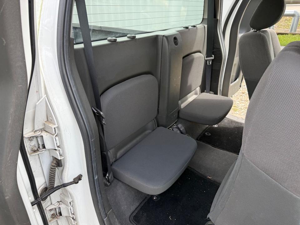 Nissan Navara Pick-Up KingCab 2.5 dCi 4x4 пробіг: 202000 рік: Februar 2006 Diesel потужність:174 PS коробка: Manuell ціна: 3250 - Фото 8