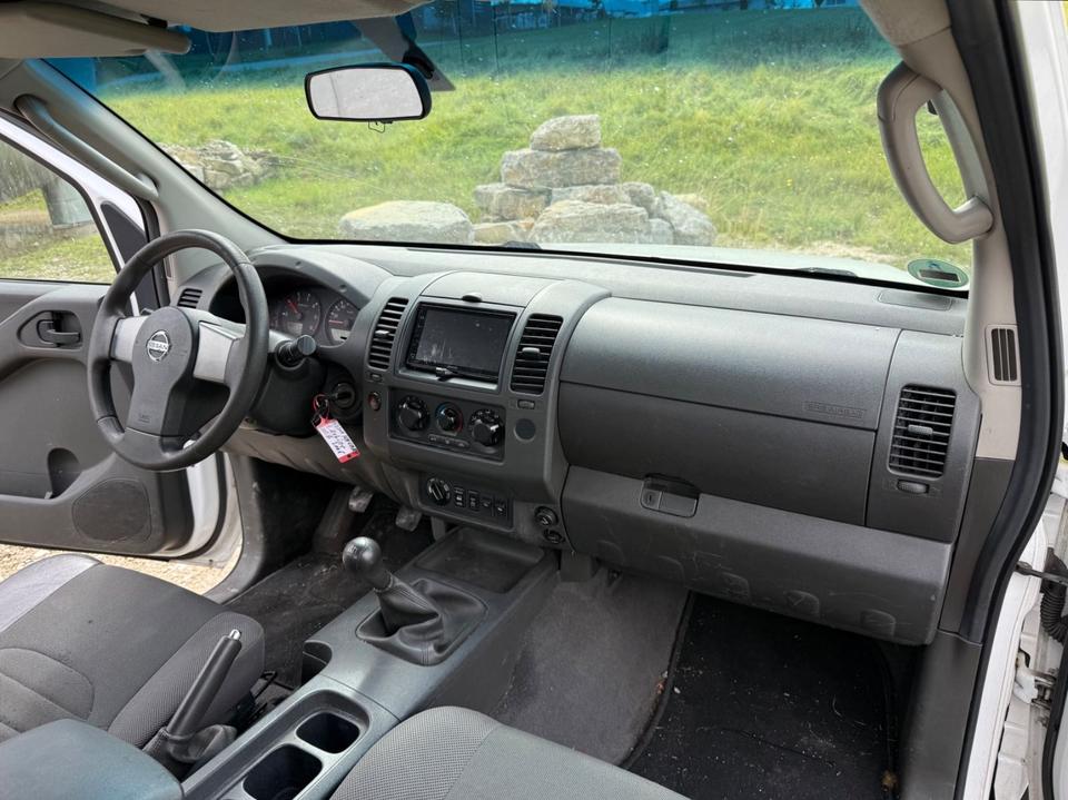 Nissan Navara Pick-Up KingCab 2.5 dCi 4x4 пробіг: 202000 рік: Februar 2006 Diesel потужність:174 PS коробка: Manuell ціна: 3250 - Фото 9