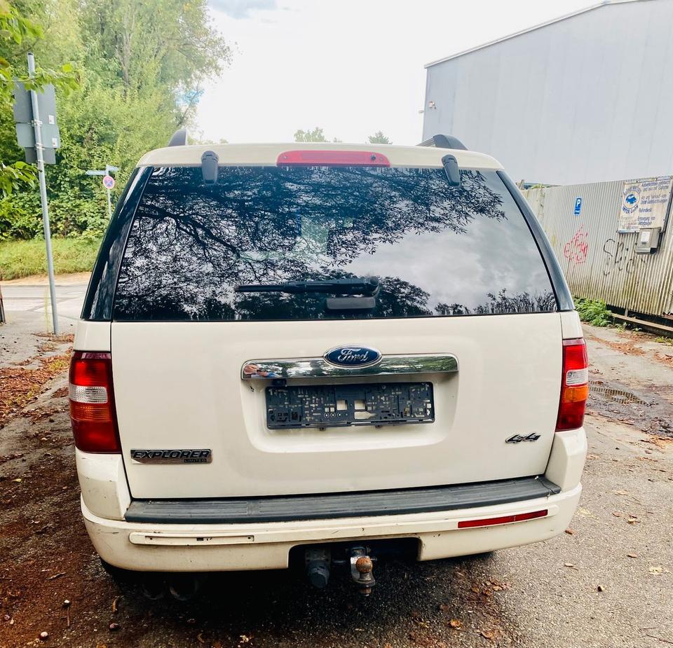 Ford Explorer 4,6 L V8 Automatik 7Sitze 4X4  пробіг: 253186 рік: Mai 2009 Benzin потужність:295 PS ціна: 4000 - Фото 1
