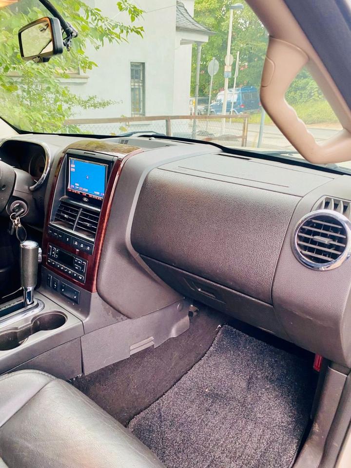 Ford Explorer 4,6 L V8 Automatik 7Sitze 4X4  пробіг: 253186 рік: Mai 2009 Benzin потужність:295 PS ціна: 4000 - Фото 12