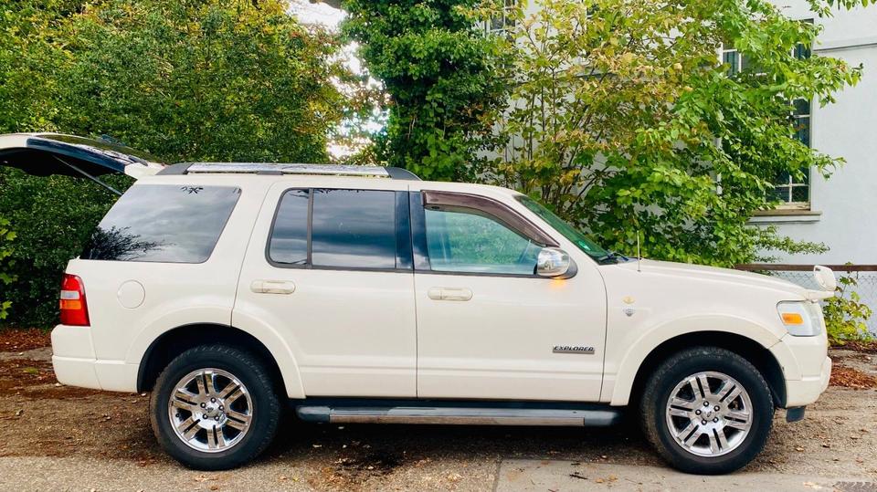 Ford Explorer 4,6 L V8 Automatik 7Sitze 4X4  пробіг: 253186 рік: Mai 2009 Benzin потужність:295 PS ціна: 4000 - Фото 2