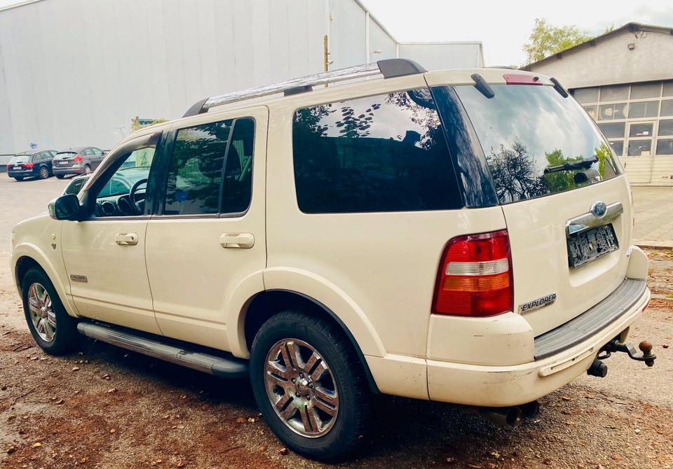 Ford Explorer 4,6 L V8 Automatik 7Sitze 4X4  пробіг: 253186 рік: Mai 2009 Benzin потужність:295 PS ціна: 4000 - Фото 3