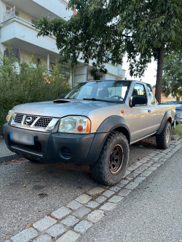 Nissan D22 KingCab Pickup Allrad 4x4 пробіг: 290000 рік: Oktober 2004 Diesel потужність:133 PS коробка: Manuell ціна: 3300 Silber - Фото 0