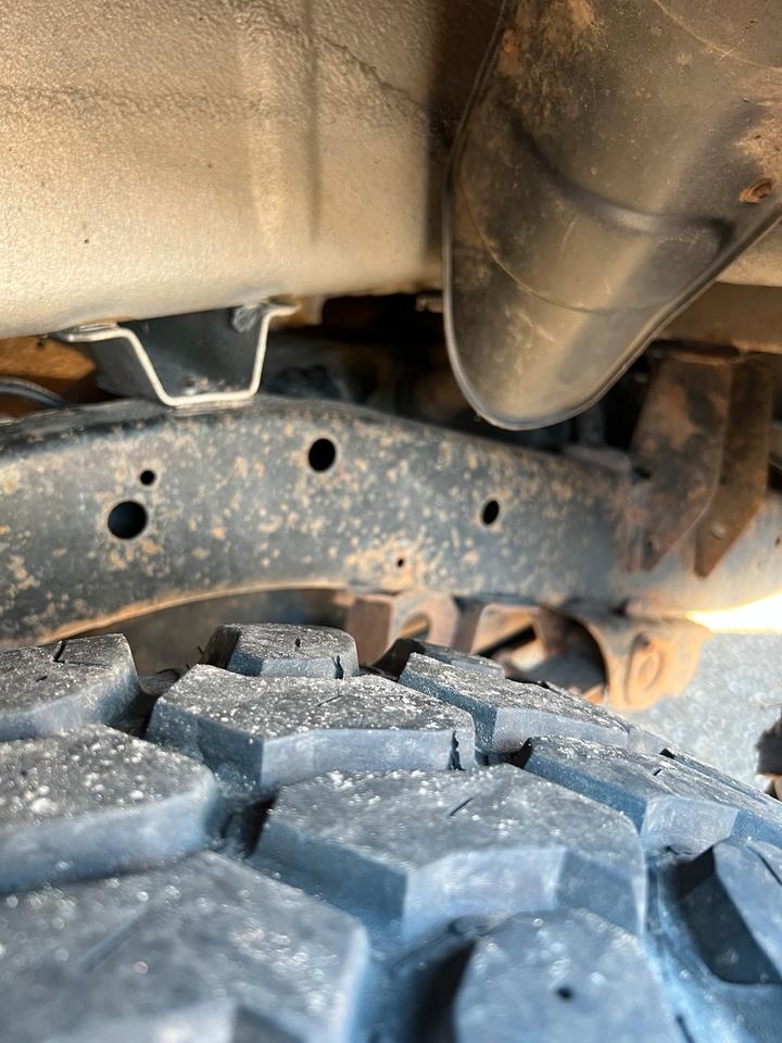 Nissan D22 KingCab Pickup Allrad 4x4 пробіг: 290000 рік: Oktober 2004 Diesel потужність:133 PS коробка: Manuell ціна: 3300 Silber - Фото 8