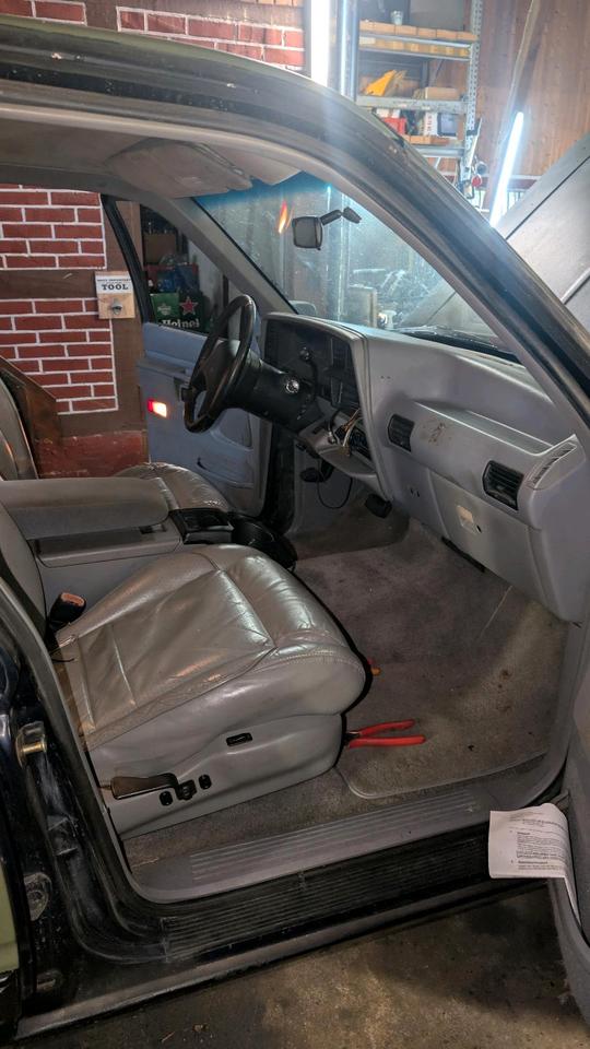 Ford Explorer U2  пробіг: 217000 рік: April 1993 Benzin потужність:160 PS SUV/Geländewagen ціна: 2500 - Фото 15