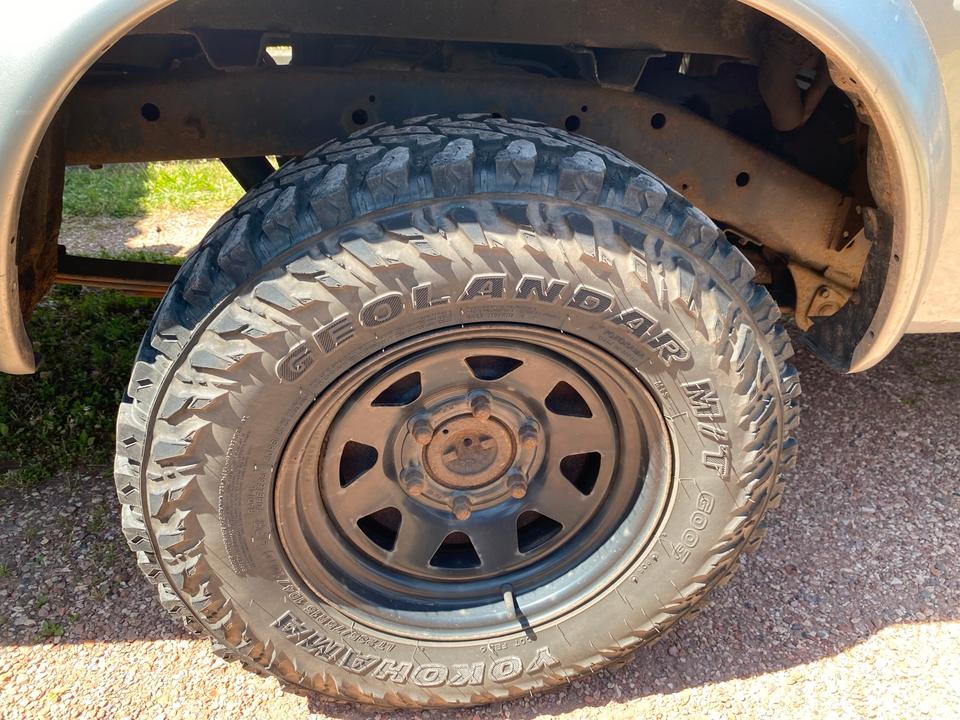 Nissan pick up  mit Hardtop 4x4  d22 пробіг: 298000 рік: Januar 2002 Diesel потужність:103 PS коробка: Manuell ціна: 4200 Silber - Фото 1