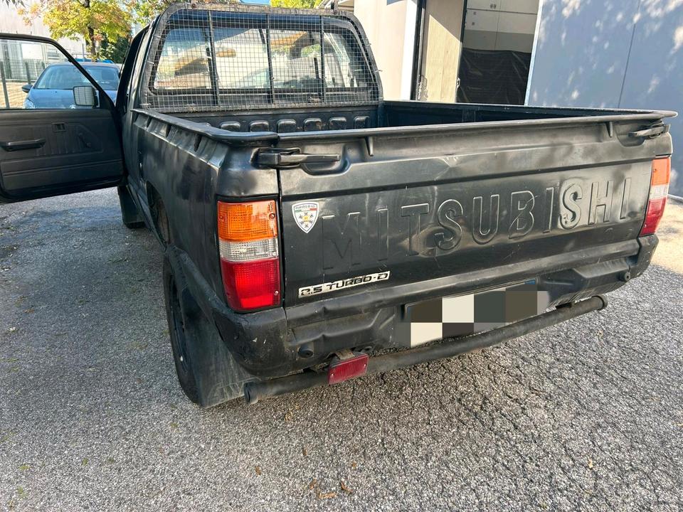 Mitsubishi L200 4x4.1993 2.5 TD пробіг: 298000 рік: Januar 1993 Diesel потужність:87 PS коробка: Manuell ціна: 3800 - Фото 1