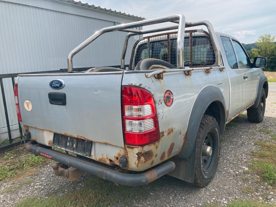 Ford Ranger Pick Up 2.5 mit 143PS Warn Winch Offroadreifen 4x4 пробіг: 183881 рік: Oktober 2008 потужність:143 PS SUV/Geländewagen ціна: 4300 - Фото 1