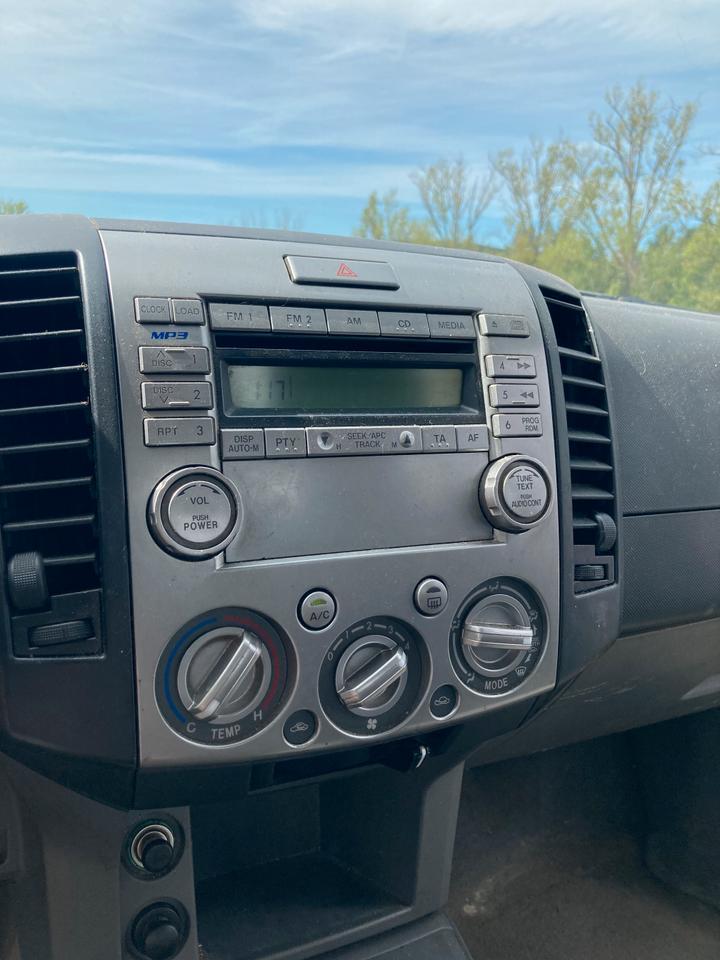 Ford Ranger Pick Up 2.5 mit 143PS Warn Winch Offroadreifen 4x4 пробіг: 183881 рік: Oktober 2008 потужність:143 PS SUV/Geländewagen ціна: 4300 - Фото 9