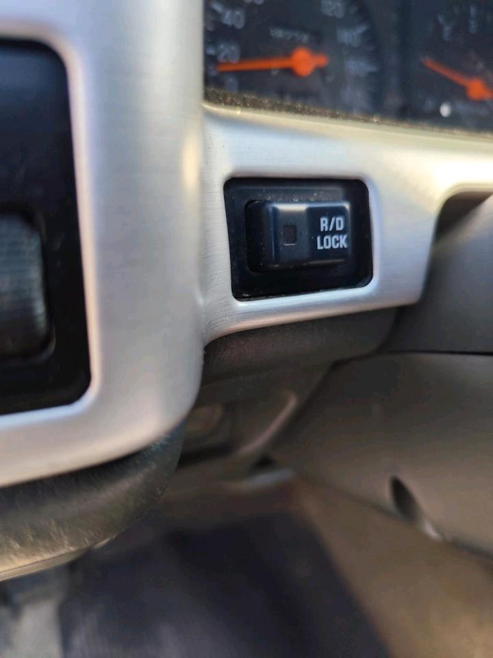 MITSUBISHI L200 DOUBLE CAB 2.5 TD AUTOMATIK пробіг: 384000 рік: Januar 2005 Diesel потужність:133 PS коробка: Automatik ціна: 5000 - Фото 12