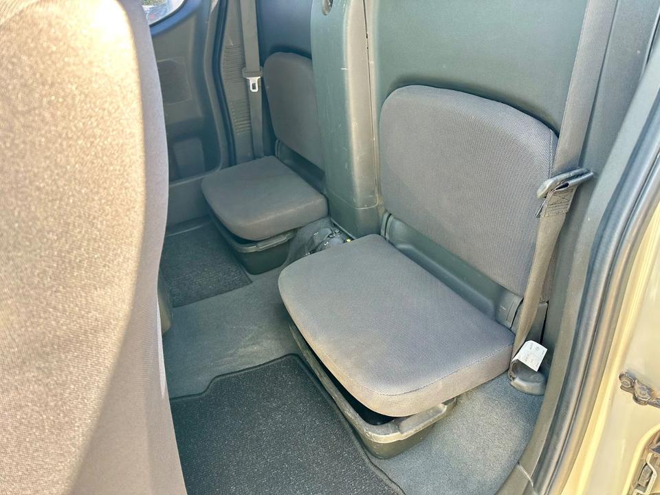 Nissan Navara Pickup King Cab SE 4X4 пробіг: 247013 рік: März 2008 Diesel потужність:171 PS коробка: Manuell ціна: 5500 - Фото 6