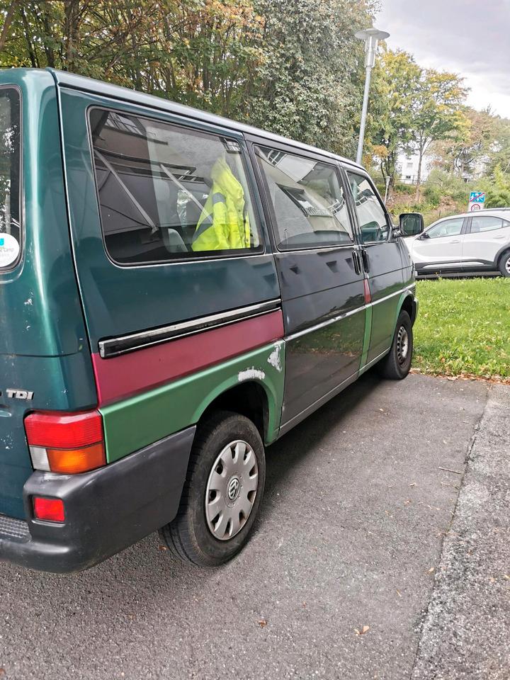 VW T4 Multivan 2.5tdi ACV пробіг: 460000 рік: April 1996 Diesel потужність:102 PS коробка: Manuell ціна: 2800 - Фото 3
