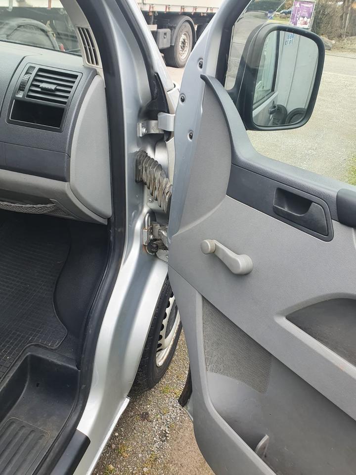 VW T5 4Motion  пробіг: 278000 рік: Dezember 2006 Diesel потужність:130 PS коробка: Manuell ціна: 2400 - Фото 18