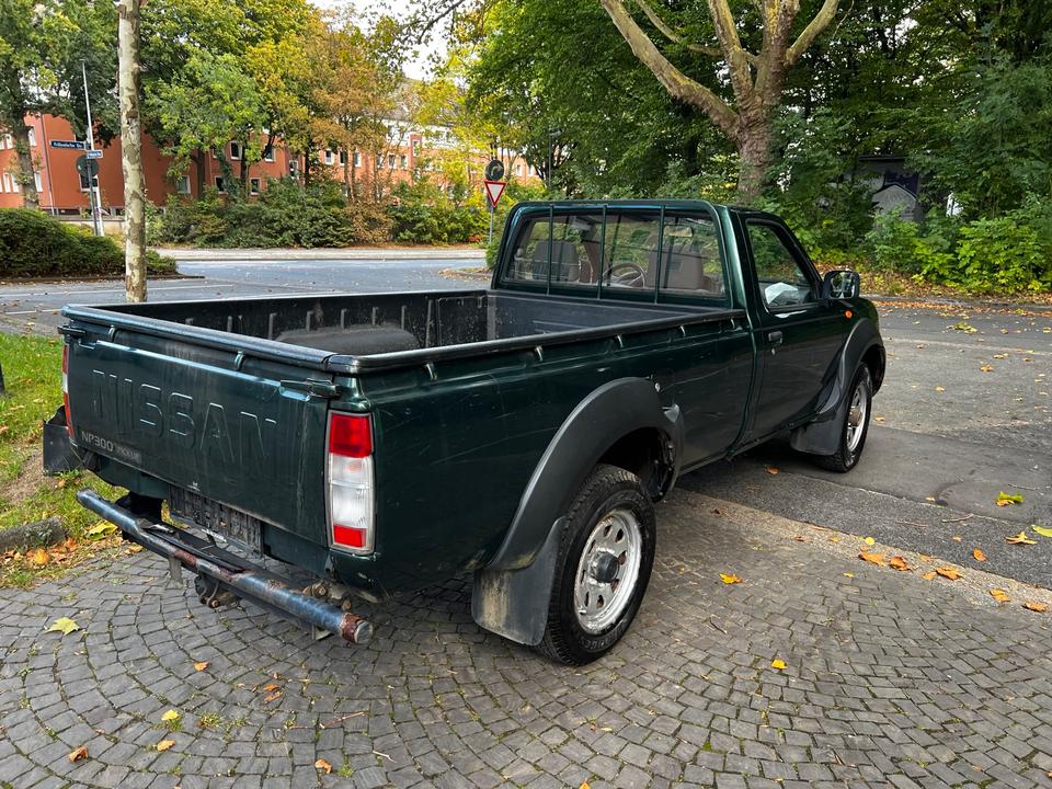 Nissan NP300 King Cab  4x4 4WD Navara Pick-UP Einwandfrei пробіг: 223000 Unbeschädigtes Fahrzeug рік: März 2009 Diesel потужність:132 PS коробка: Manuell ціна: 4750 - Фото 4