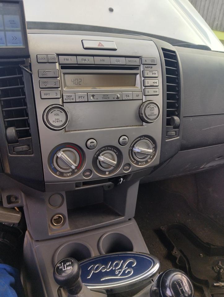 Ford Ranger 4x4 пробіг: 237000 рік: Februar 2011 Diesel потужність:143 PS коробка: Manuell ціна: 3200 - Фото 1