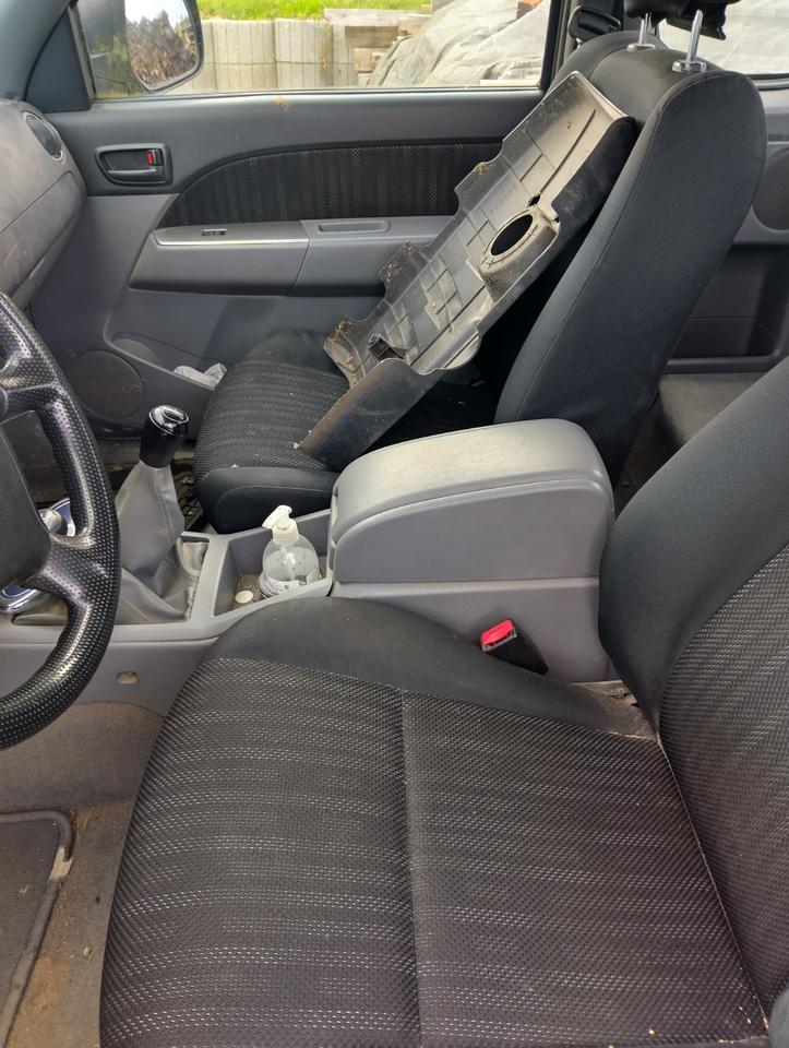 Ford Ranger 4x4 пробіг: 237000 рік: Februar 2011 Diesel потужність:143 PS коробка: Manuell ціна: 3200 - Фото 5