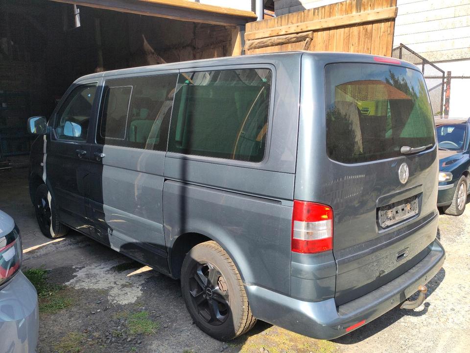 VW T5 2.5 TDI Multivan 4Motion пробіг: 378000 рік: Februar 2006 Diesel потужність:174 PS коробка: Manuell ціна: 3000 - Фото 1