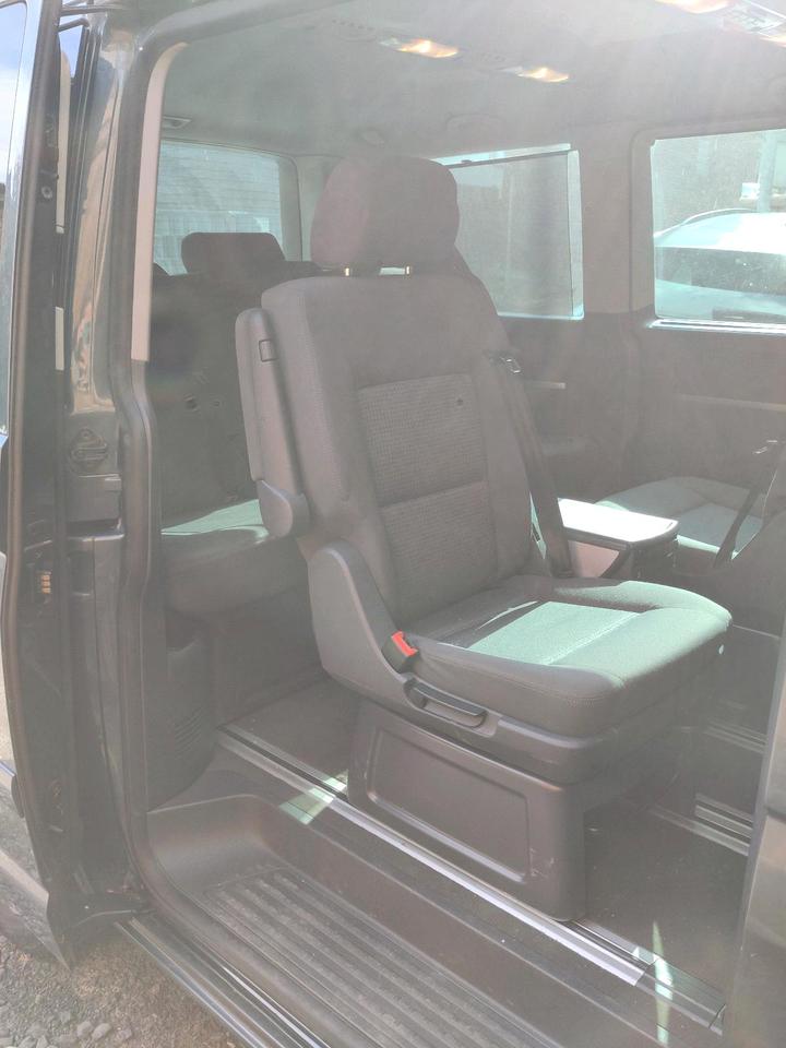 VW T5 2.5 TDI Multivan 4Motion пробіг: 378000 рік: Februar 2006 Diesel потужність:174 PS коробка: Manuell ціна: 3000 - Фото 3