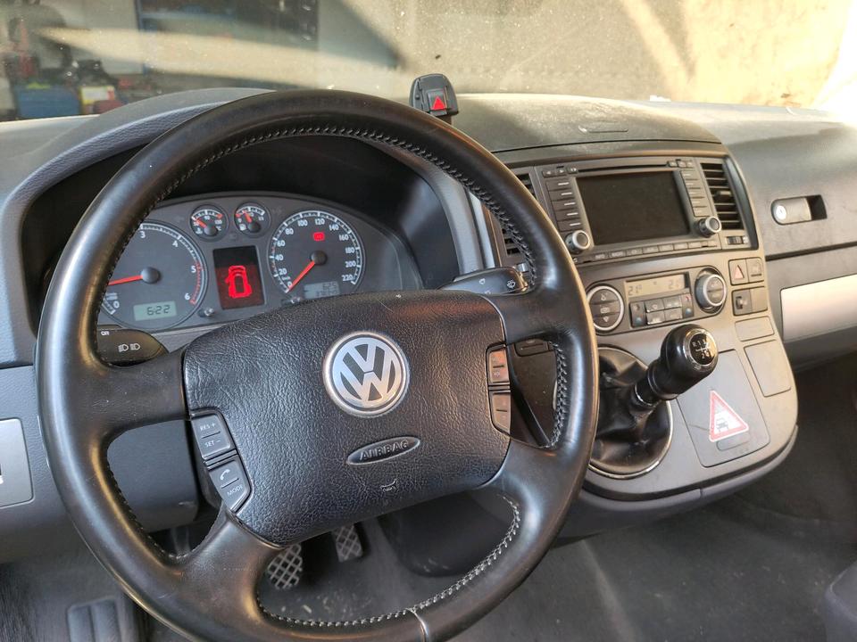VW T5 2.5 TDI Multivan 4Motion пробіг: 378000 рік: Februar 2006 Diesel потужність:174 PS коробка: Manuell ціна: 3000 - Фото 6