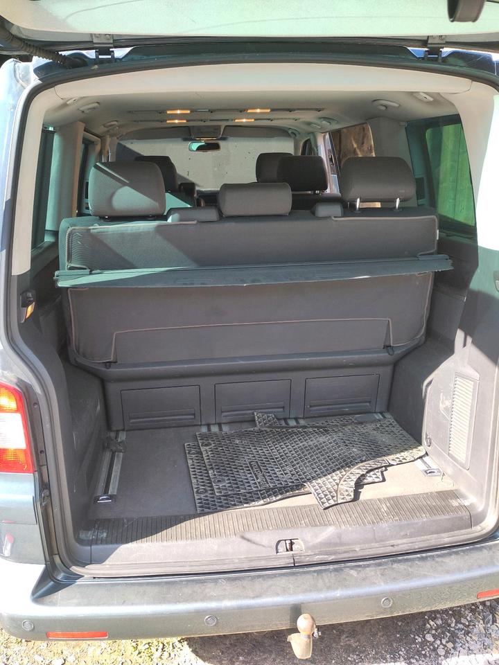 VW T5 2.5 TDI Multivan 4Motion пробіг: 378000 рік: Februar 2006 Diesel потужність:174 PS коробка: Manuell ціна: 3000 - Фото 8