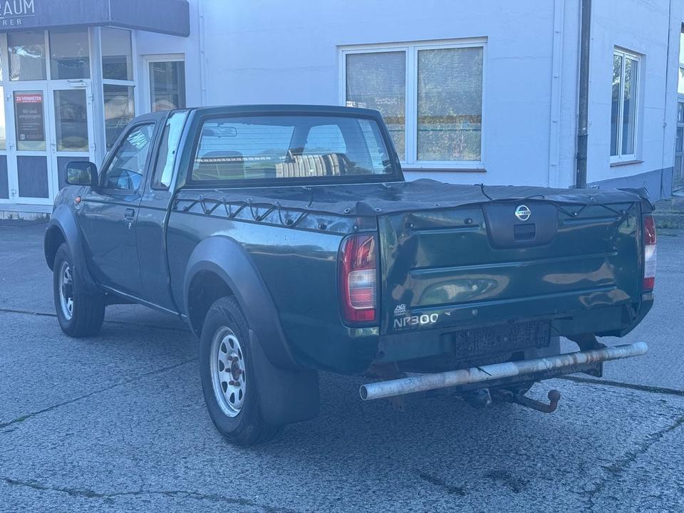 Nissan NP 300 Navara NP300 Pick-up King Cab 4X4 пробіг: 220159 рік: März 2011 Diesel потужність:133 PS коробка: Manuell ціна: 3999 - Фото 2