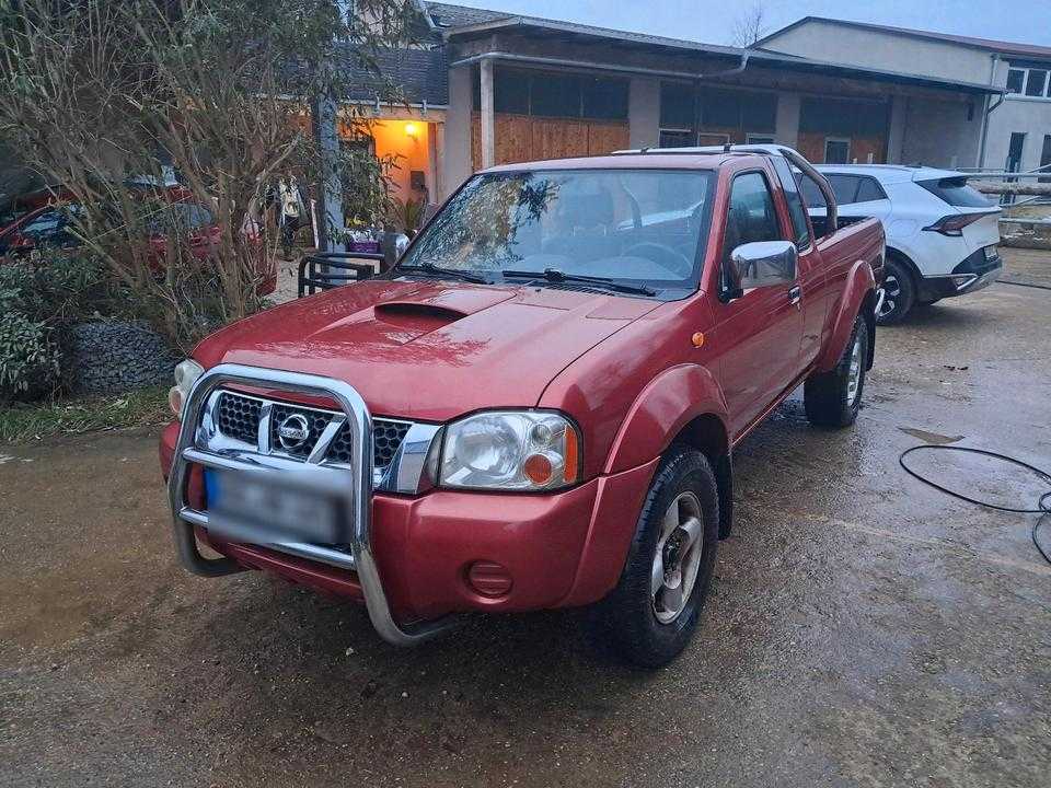 Дешевий джип Nissan Navara Pickup 4x4 пробіг: 255000 рік: Mai 2003 Diesel потужність:133 PS коробка: Manuell ціна: 4900