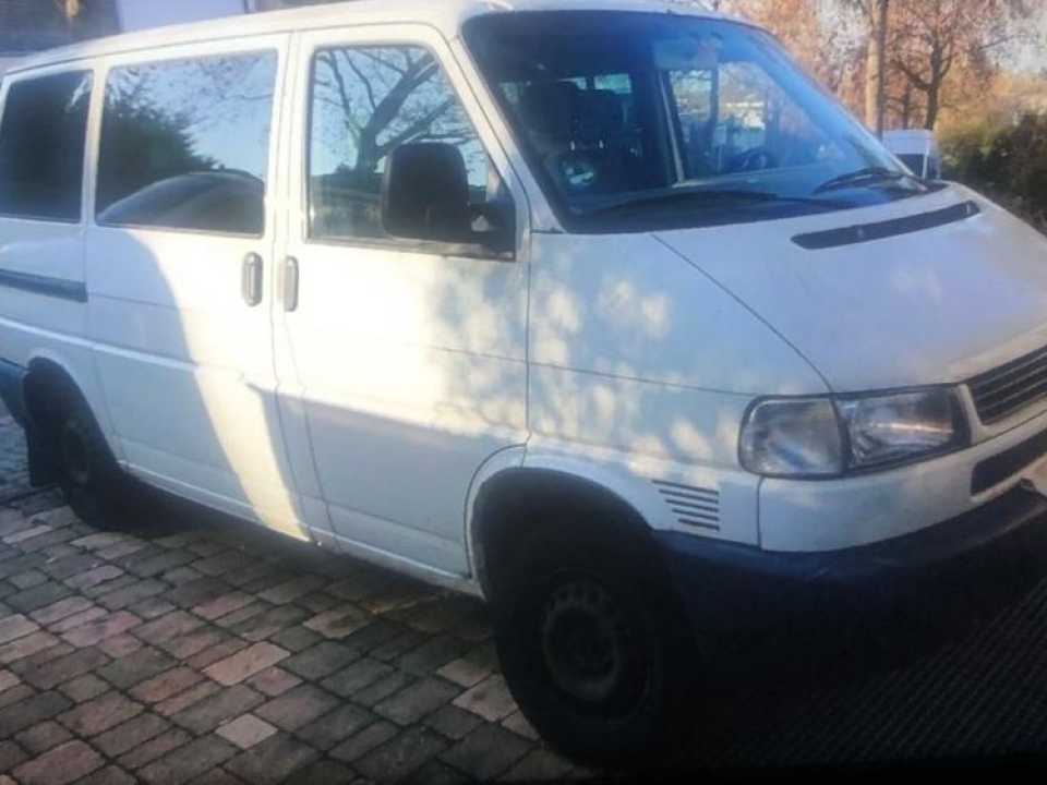 Volkswagen T4 Multivan 2,5 TDI пробіг: 335000 рік: Januar 2000 Diesel потужність:102 PS коробка: Manuell ціна: 3500