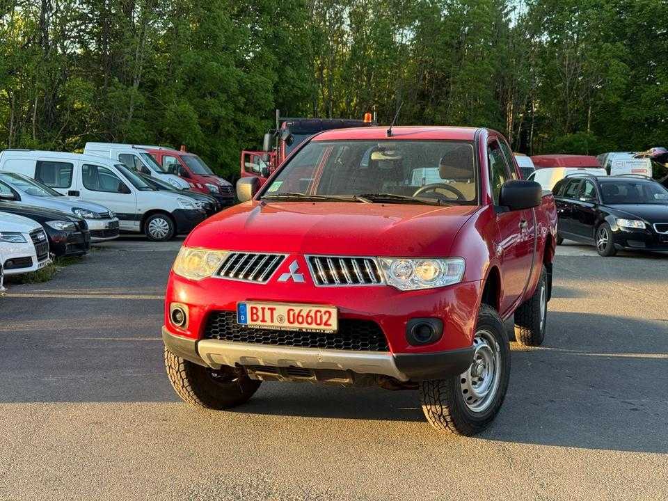 Mitsubishi L200 Invite Club Cab 4WD пробіг: 126000 рік: Oktober 2010 Diesel потужність:136 PS коробка: Manuell ціна: 5990