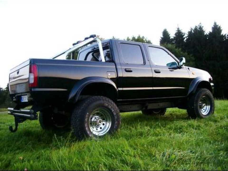 Купити позашляховик авто з ЄвропиNissan D22, limited Edition 166/200  пробіг: 999999 Diesel потужність:103 PS коробка: Manuell ціна: 5000