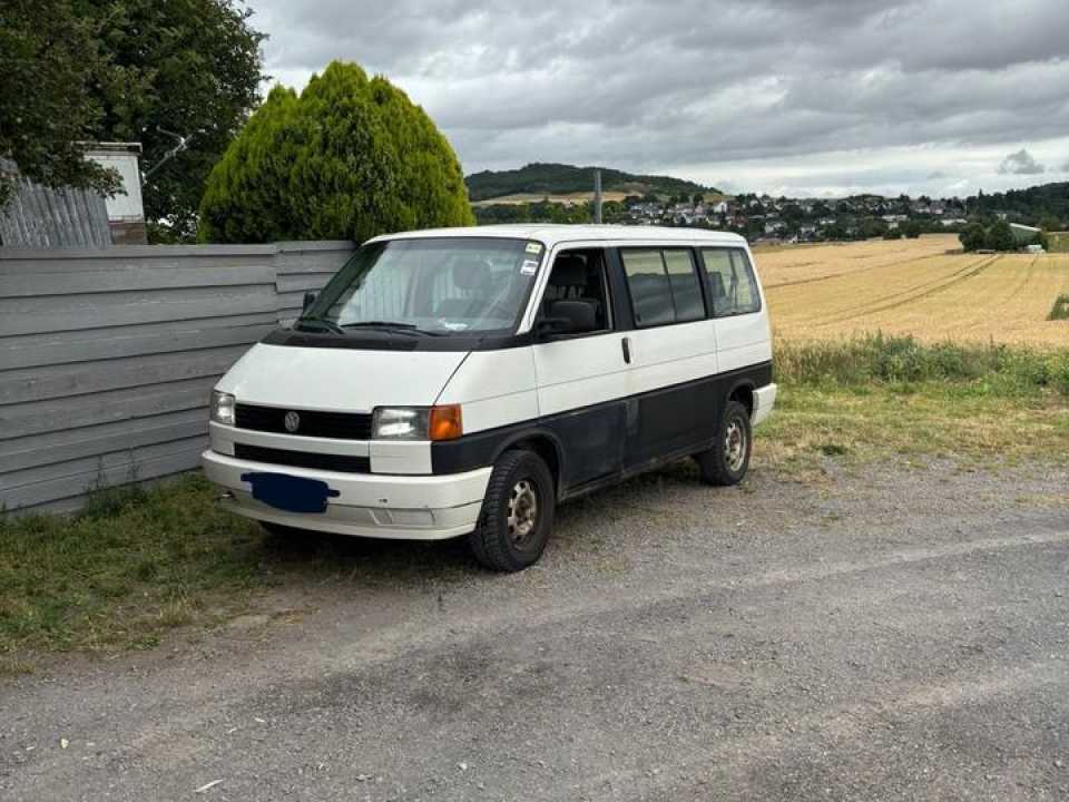 Купити вживаний бус  з Європи VW T4 2,5 Multivan  пробіг: 289000 Diesel потужність:75 PS коробка: Manuell ціна: 2200