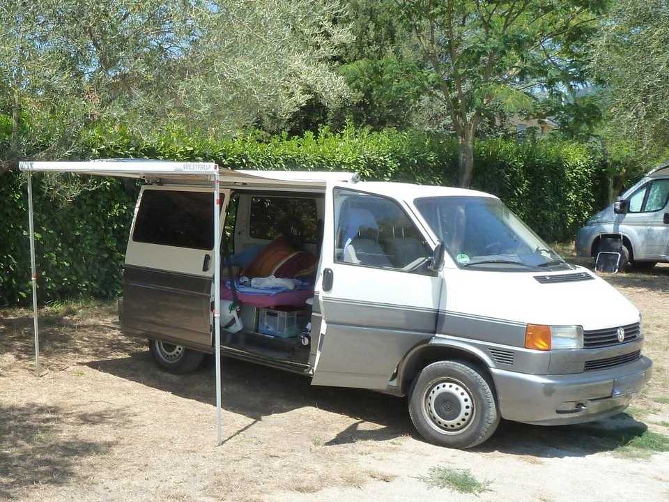 Volkswagen T4 2.5TDI ACV Transporter пробіг: 330000 рік: Juli 2000 Diesel потужність:102 PS Van/Bus Weiß