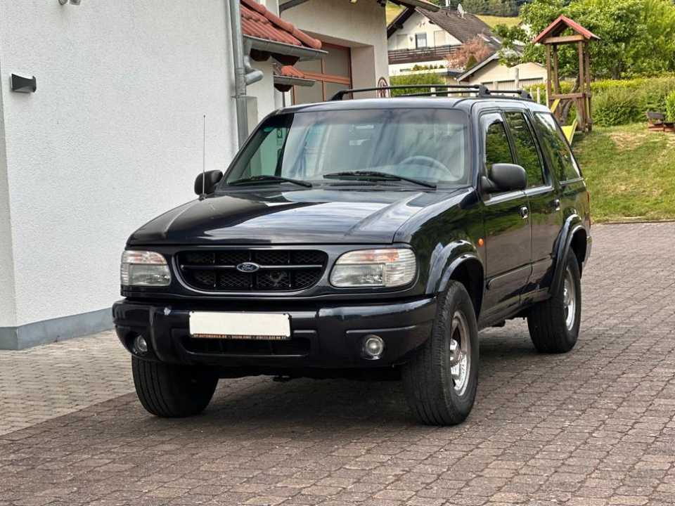 Ford Explorer - 4.0L/V6/TÜV NEU/LimitedEdition/AHK/USA/4x4/Klima пробіг: 141533 рік: Februar 2001 Benzin потужність:204 PS ціна: 5290