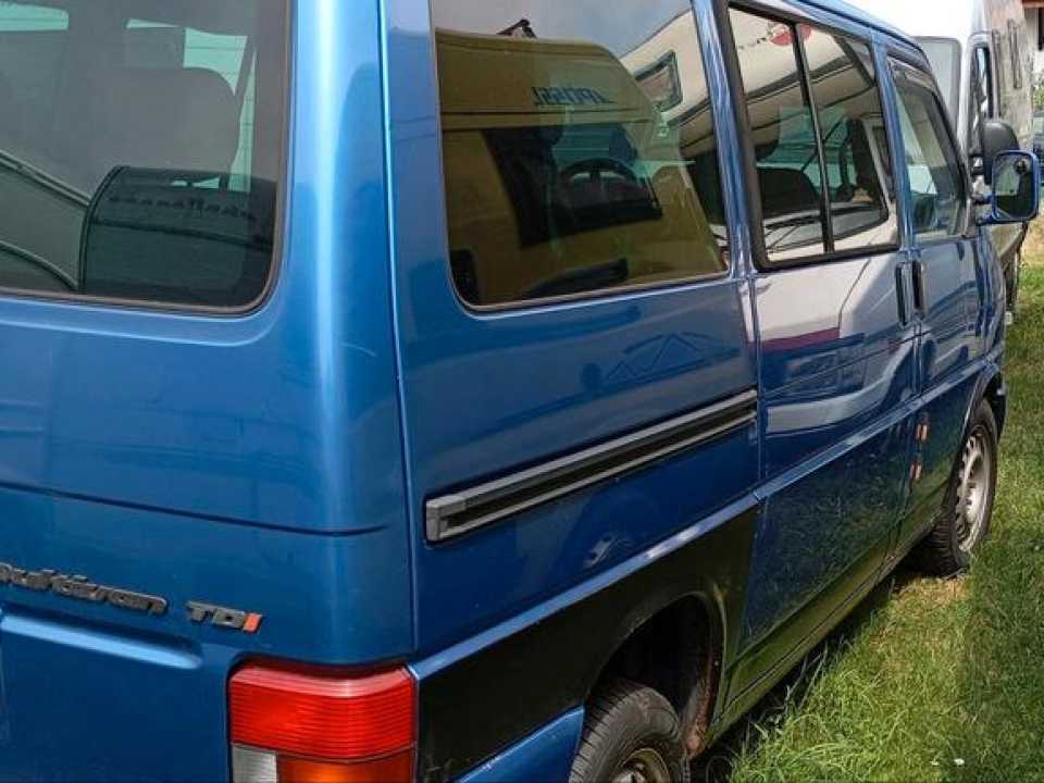 VW t4 TDi 2,5 Multivan Atlantik пробіг: 410000 рік: Dezember 1998 Diesel потужність:150 PS коробка: Manuell ціна: 2800