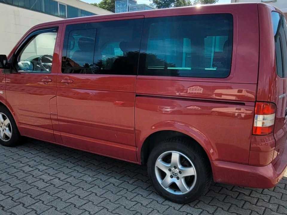 VW T5 Multivan Multivan 2.5 TDI mit Klimatronic und Wohnmobil Zul пробіг: 448753 рік: September 2005 Diesel потужність:174 PS коробка: Manuell ціна: 3000