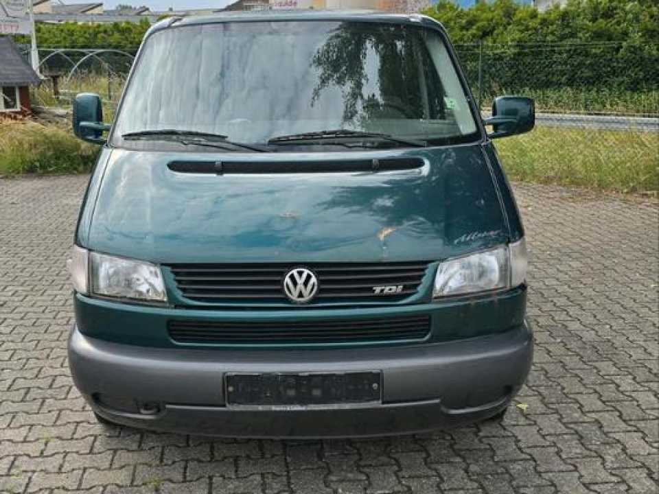 T4 Multivan  2.5 Diesel пробіг: 326712 рік: April 1998 Diesel потужність:102 PS коробка: Manuell ціна: 3499